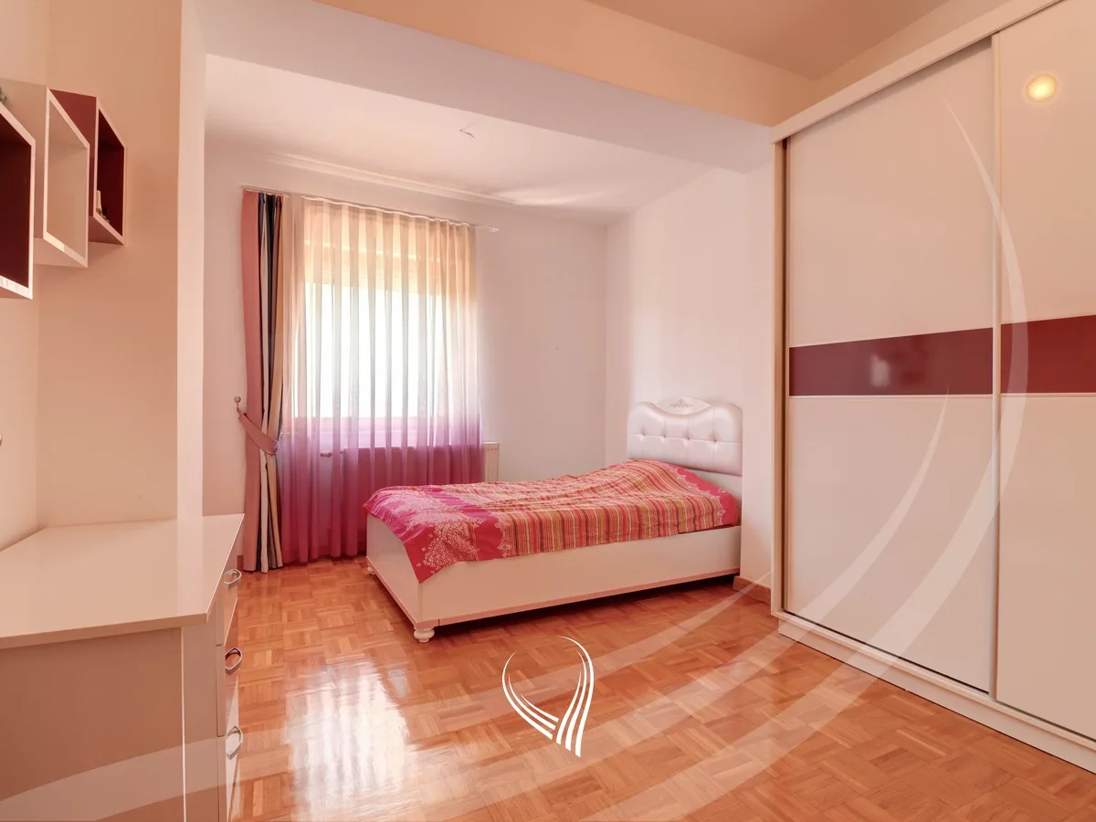 Banesë me 3 dhoma gjumi me qira në lagjen Arbëria – Dragodan