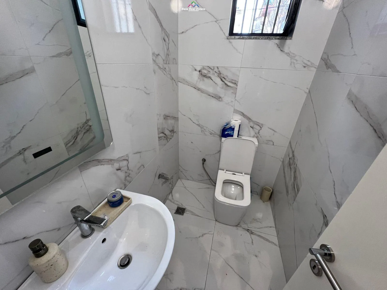 Dyqan Me Qera Ne Bllok (ID BD21852) Tirane