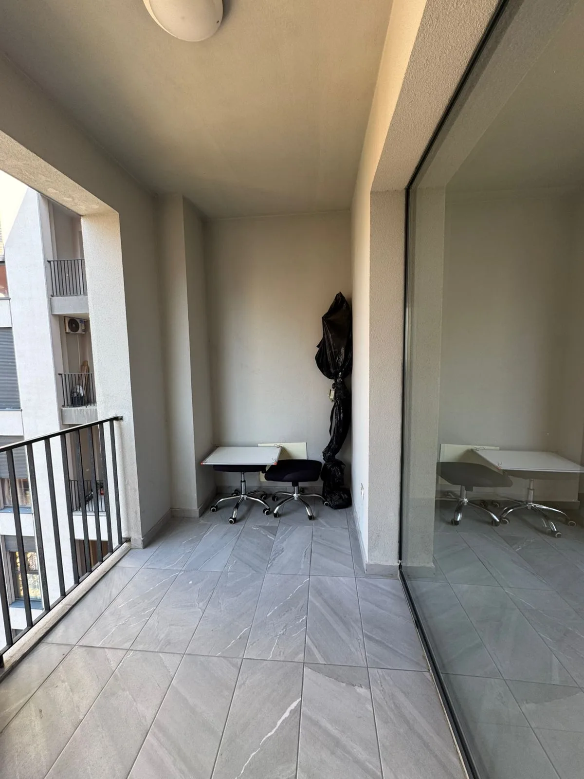 Zyre me Qera 2+1 tek Kompleksi Zirkon (ID B220330) Tirane