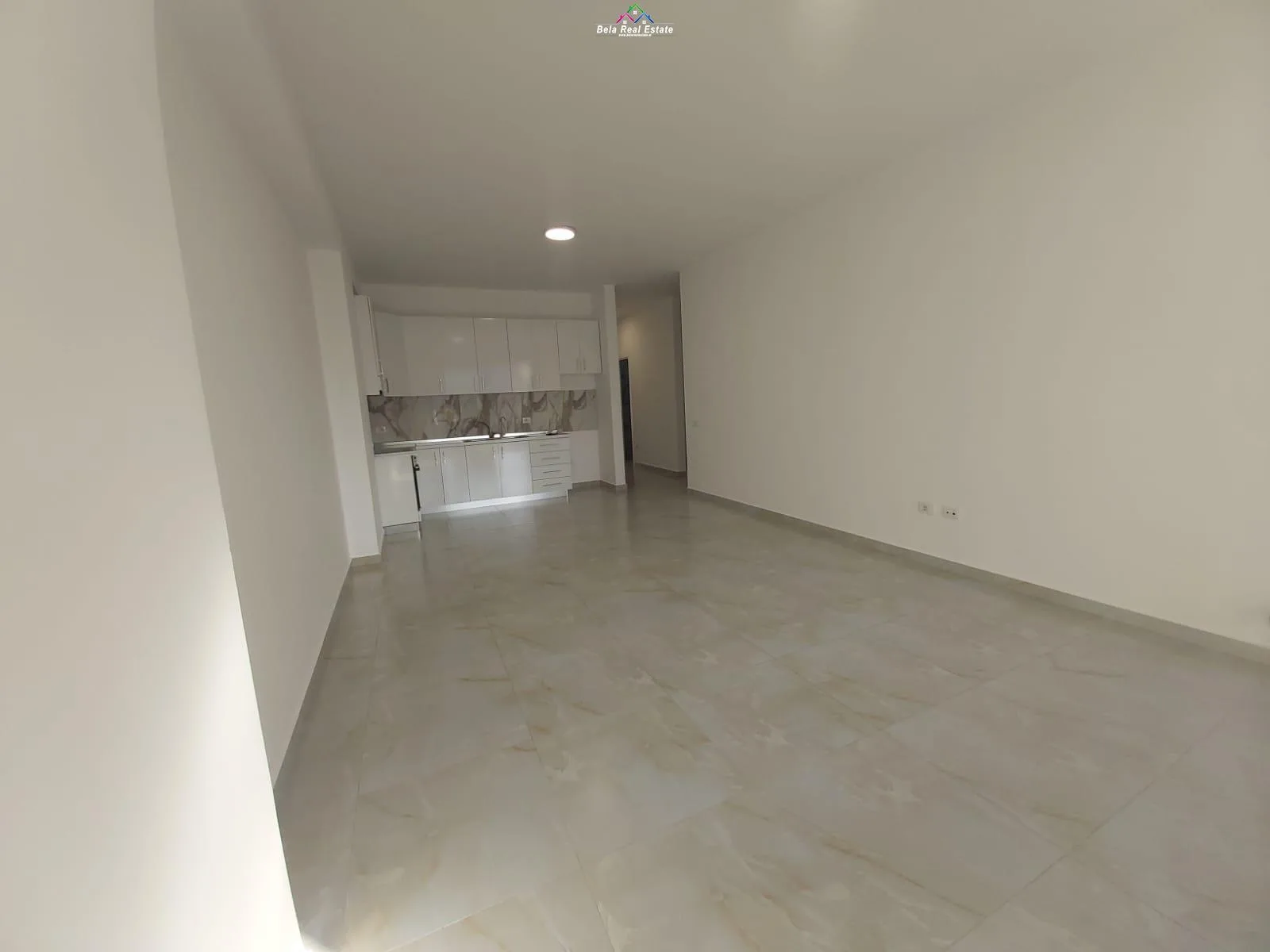 Zyre me Qera 2+1 tek Kompleksi Zirkon (ID B220330) Tirane