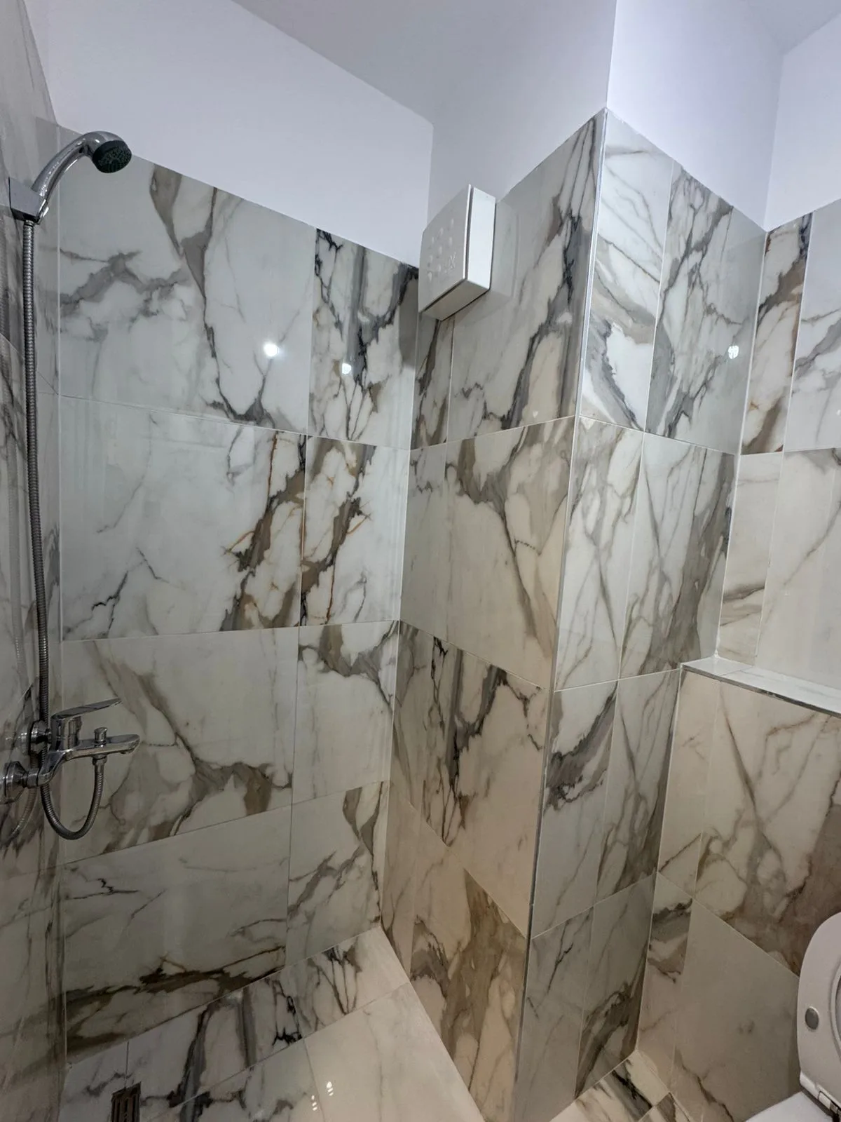 Zyre me Qera 2+1 tek Kompleksi Zirkon (ID B220330) Tirane