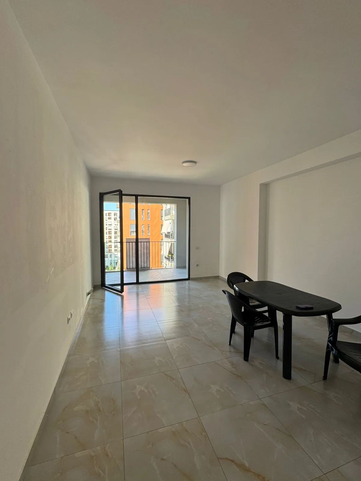 Zyre me Qera 2+1 tek Kompleksi Zirkon (ID B220330) Tirane