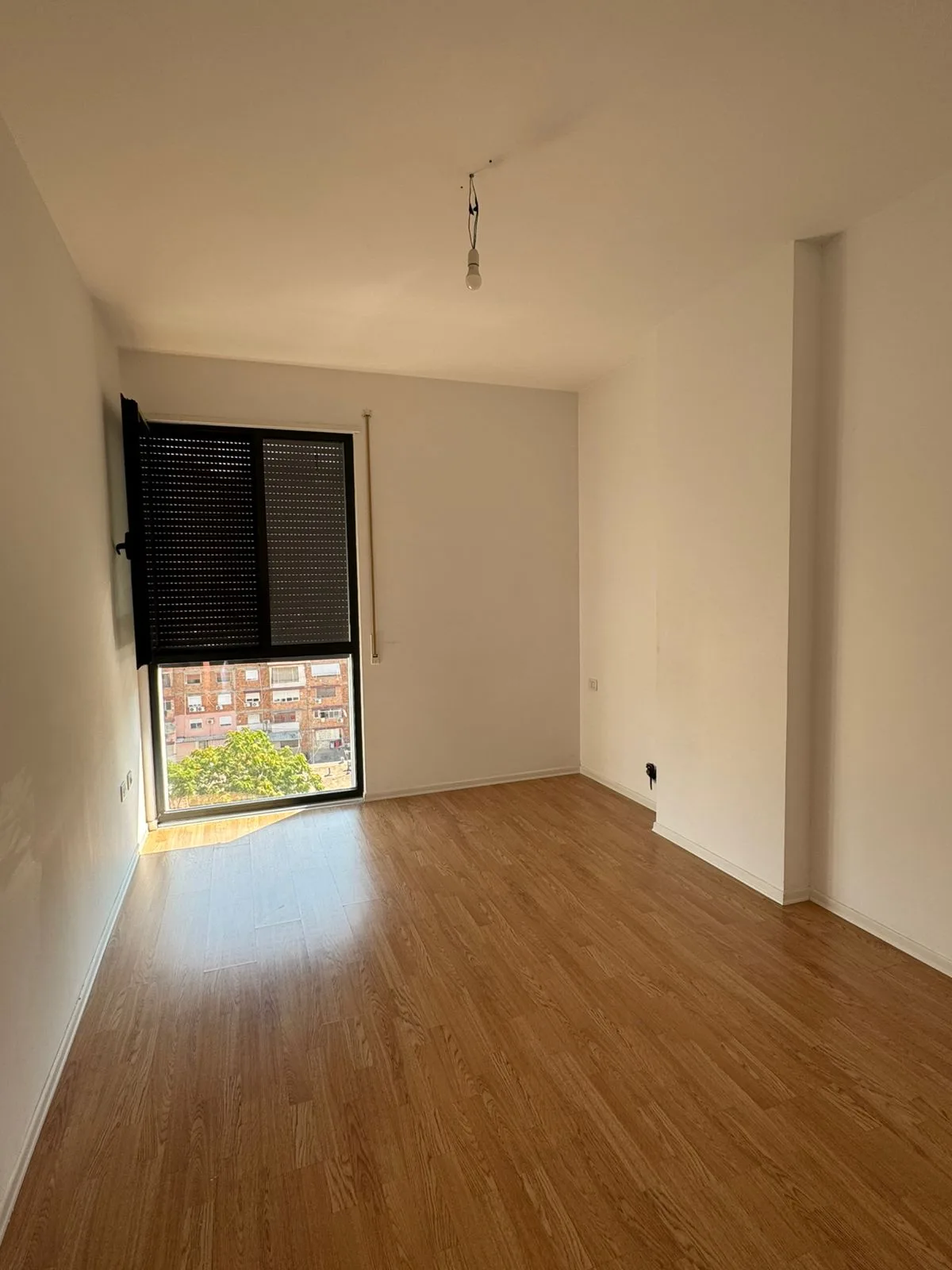 Zyre me Qera 2+1 tek Kompleksi Zirkon (ID B220330) Tirane
