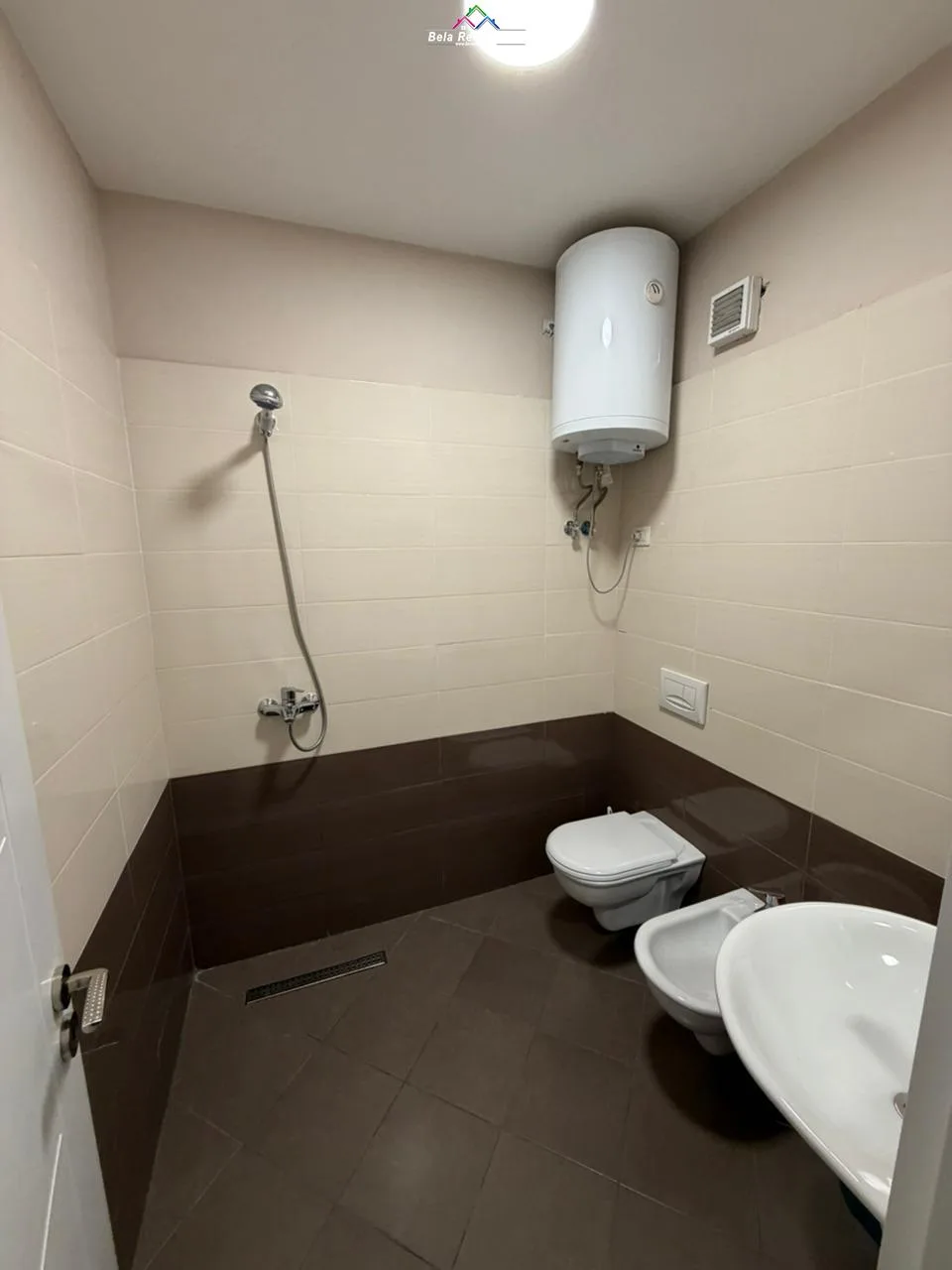 Zyre Me Qera 2+1 Tek Rruga E Kosovareve (ID BZ2942) Tirane