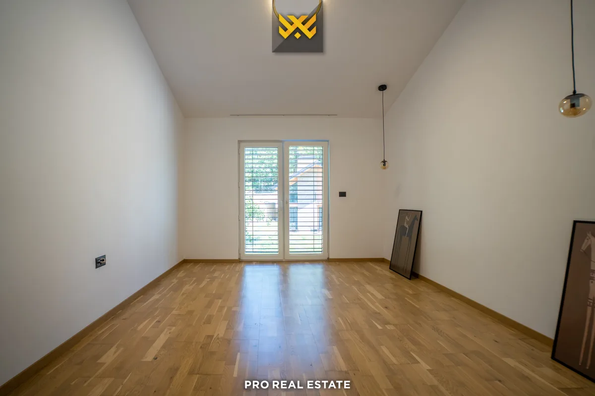 Villë 247m² për #SHITJE në Brezovicë