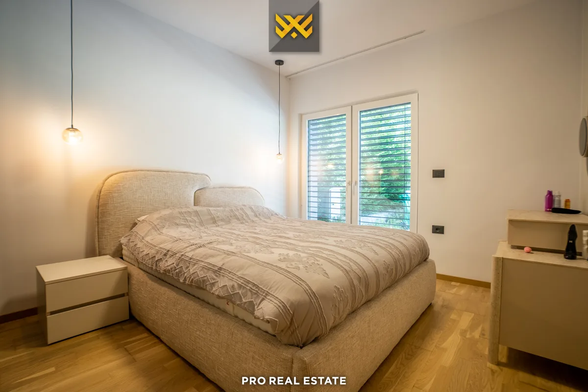 Villë 247m² për #SHITJE në Brezovicë