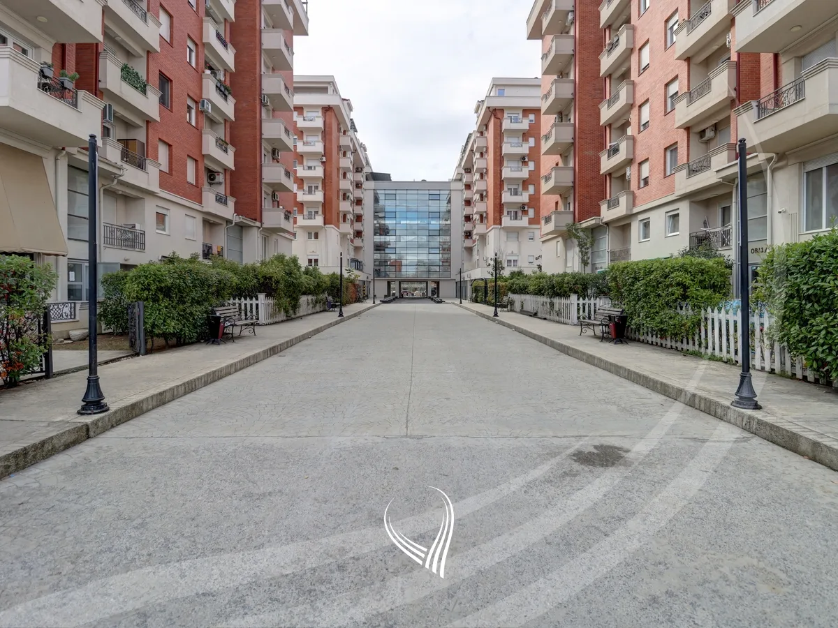 Banesë me 3 dhoma gjumi me qira në lagjen Kalabria- Emshir