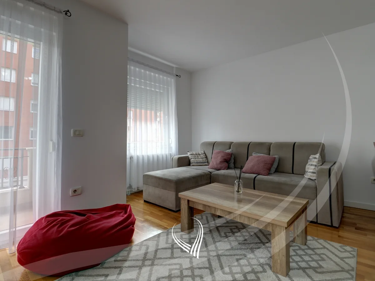 Banesë me 3 dhoma gjumi me qira në lagjen Kalabria- Emshir