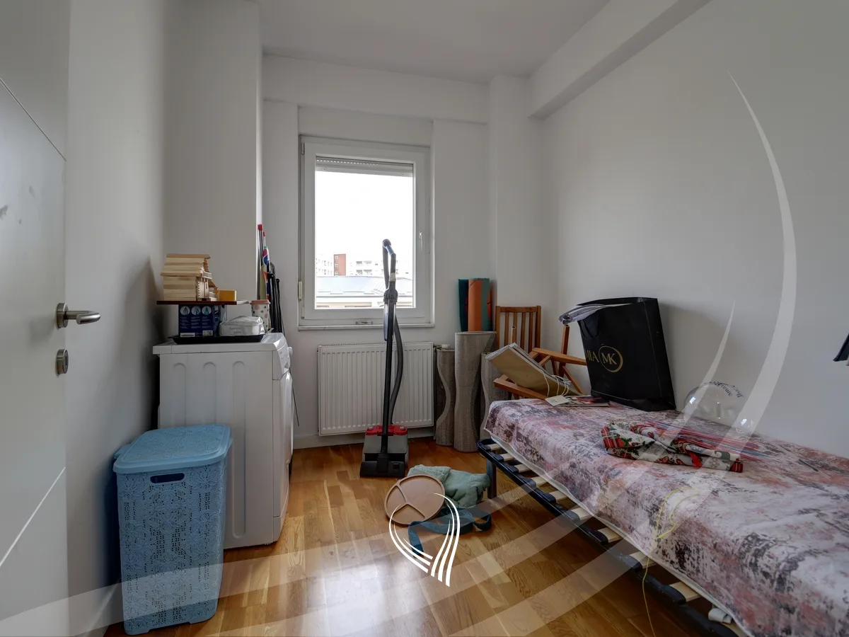 Banesë me 3 dhoma gjumi me qira në lagjen Kalabria- Emshir