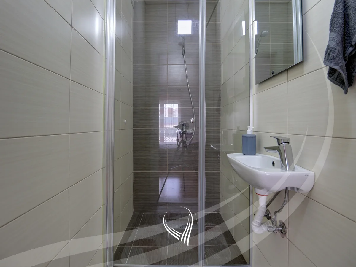 Banesë me 3 dhoma gjumi me qira në lagjen Kalabria- Emshir