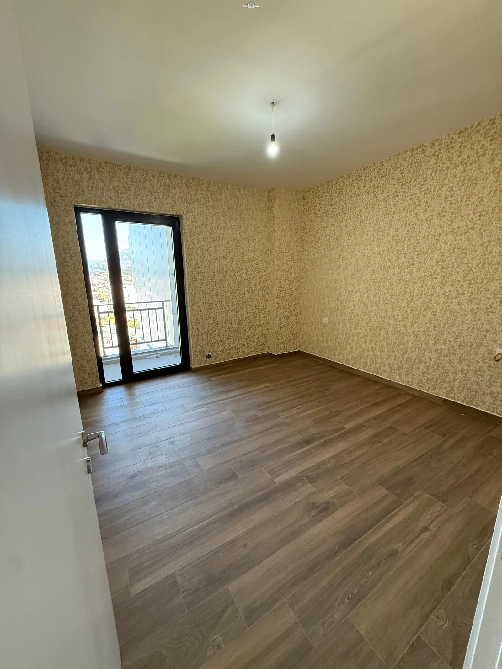 Zyre me Qera tek Farmacia 10 (ID BZ2693) Tirane