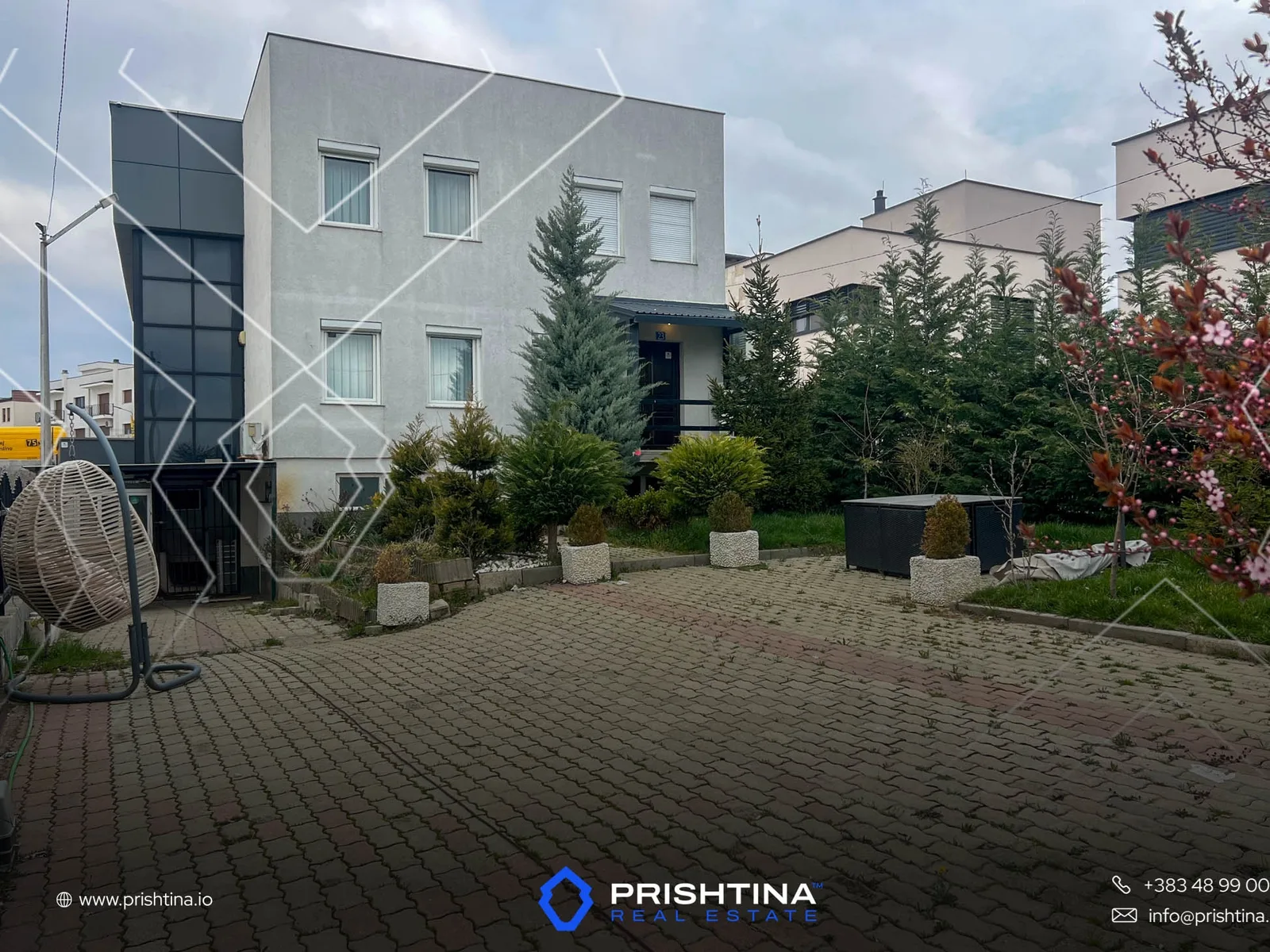 Shtëpi në shitje dhe me qira 400m² në Veternik