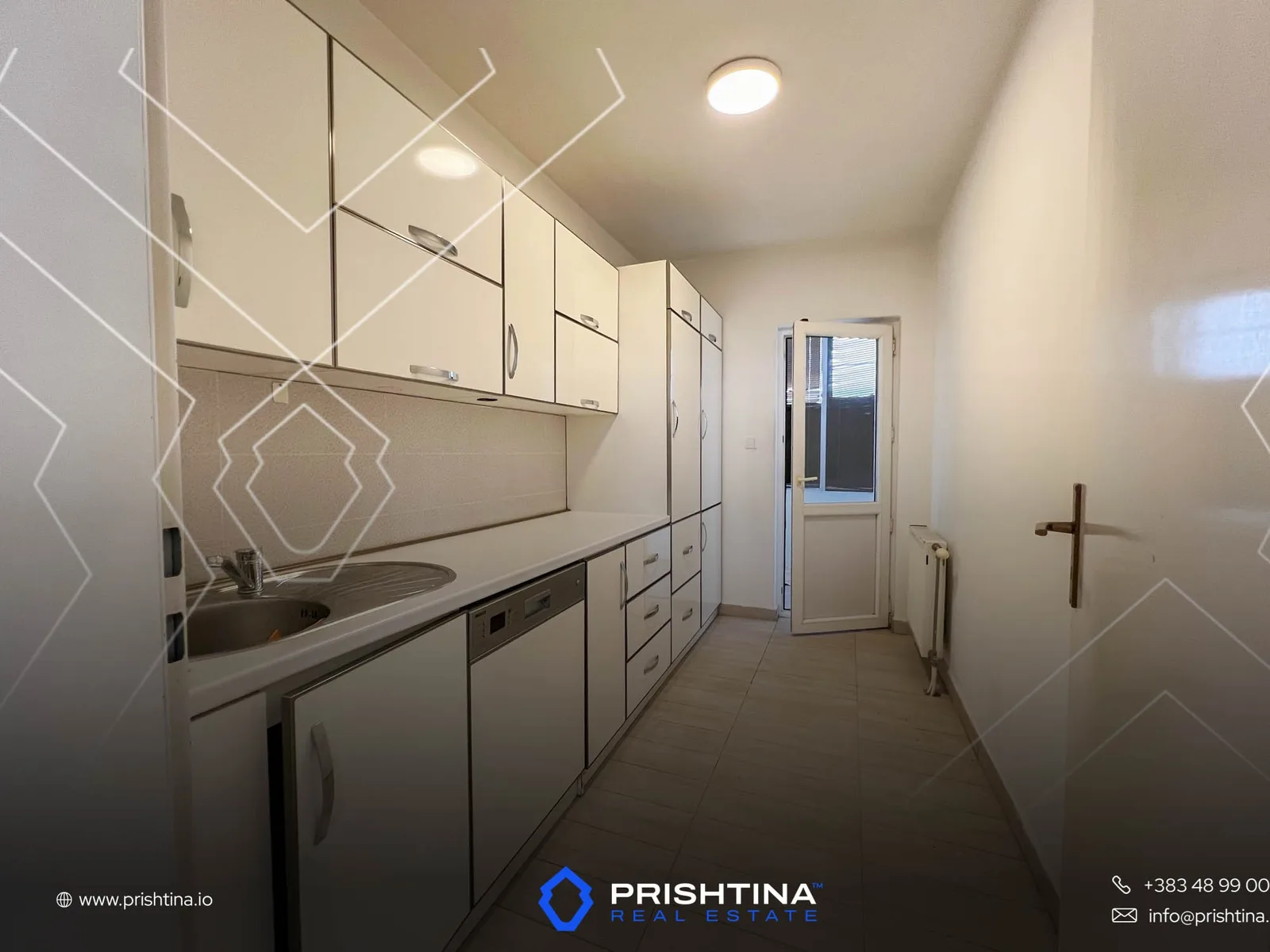 Shtëpi në shitje dhe me qira 400m² në Veternik