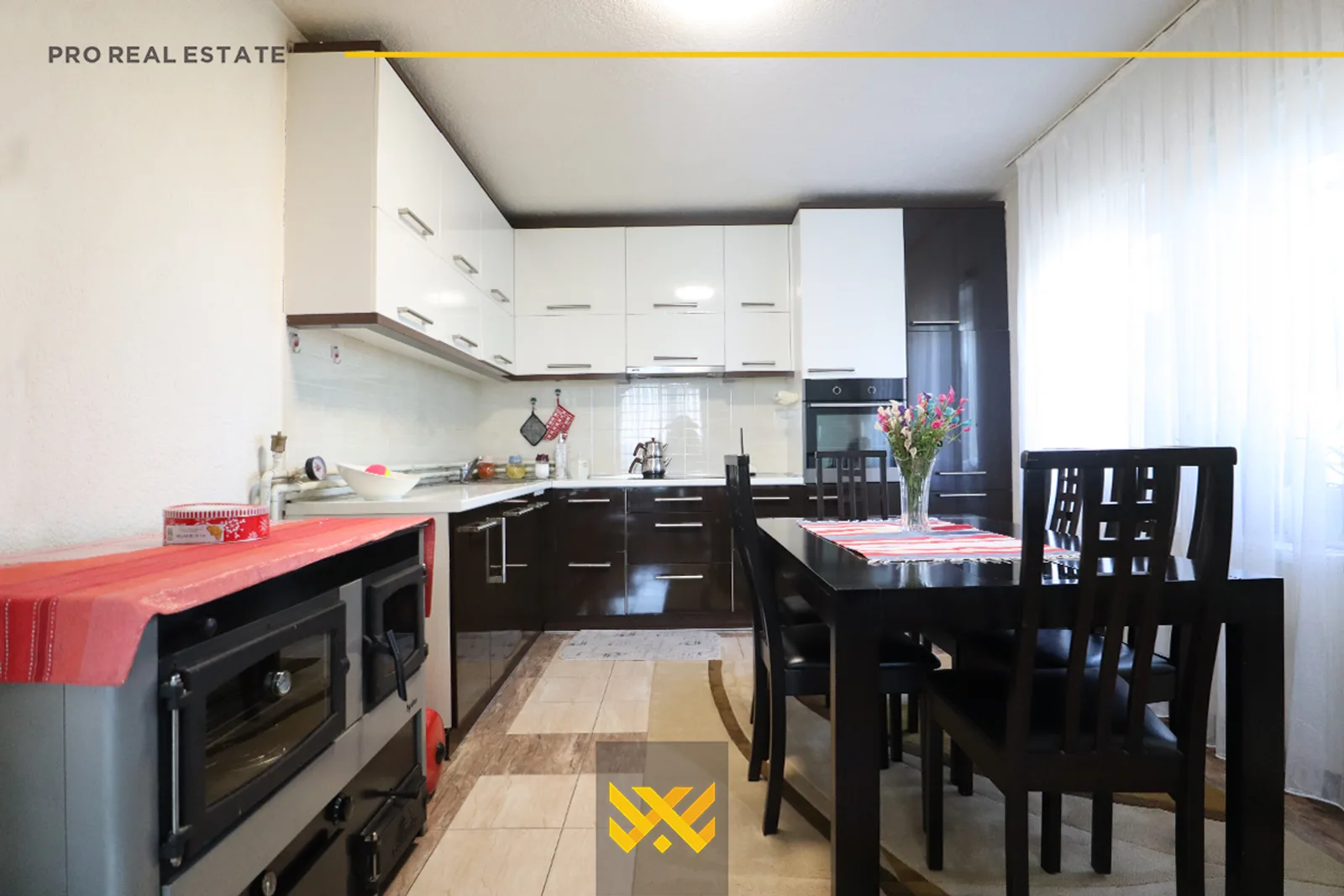 Shtëpi 250m² në #SHITJE në Lagjen Qëndresa.