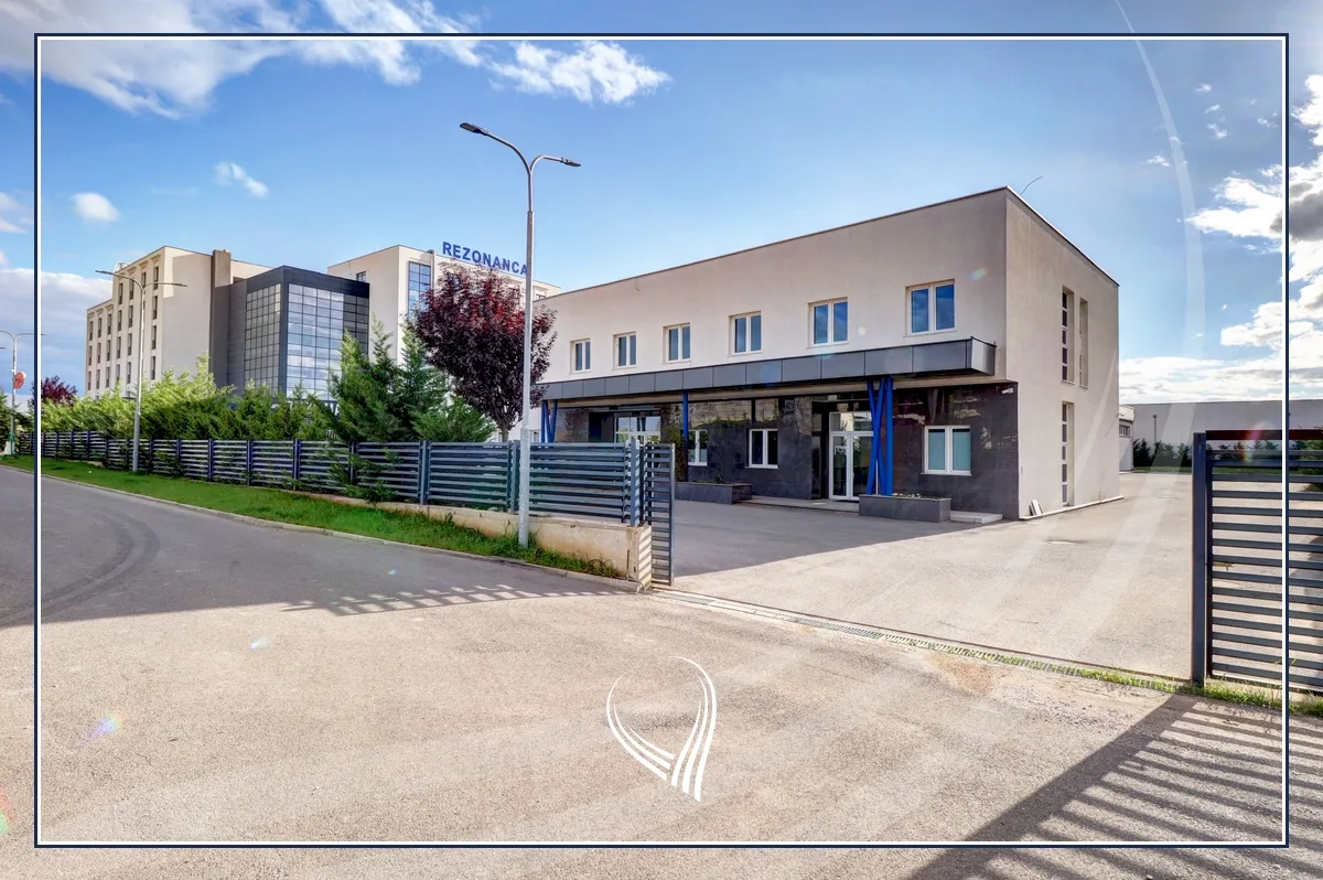 Depo 1640m2 me qira në Konjuh