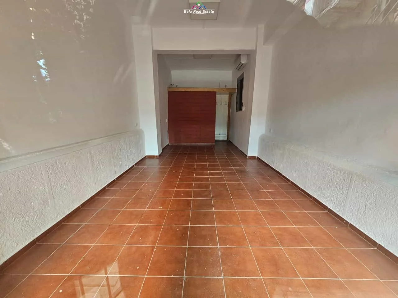 Dyqan Me Qera Prane Rruges se Elbasanit (ID BD21782) Tirane