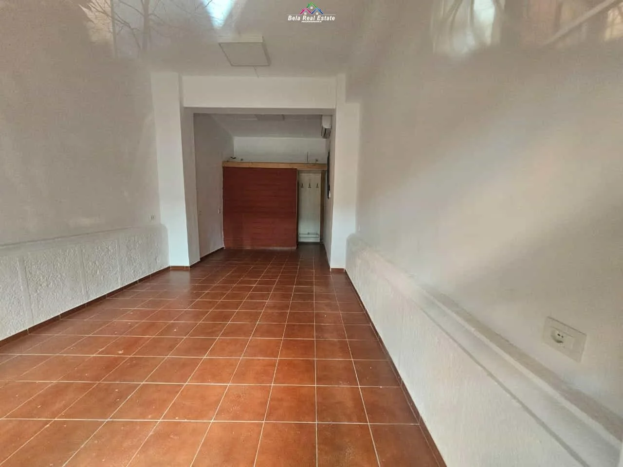 Dyqan Me Qera Prane Rruges se Elbasanit (ID BD21782) Tirane