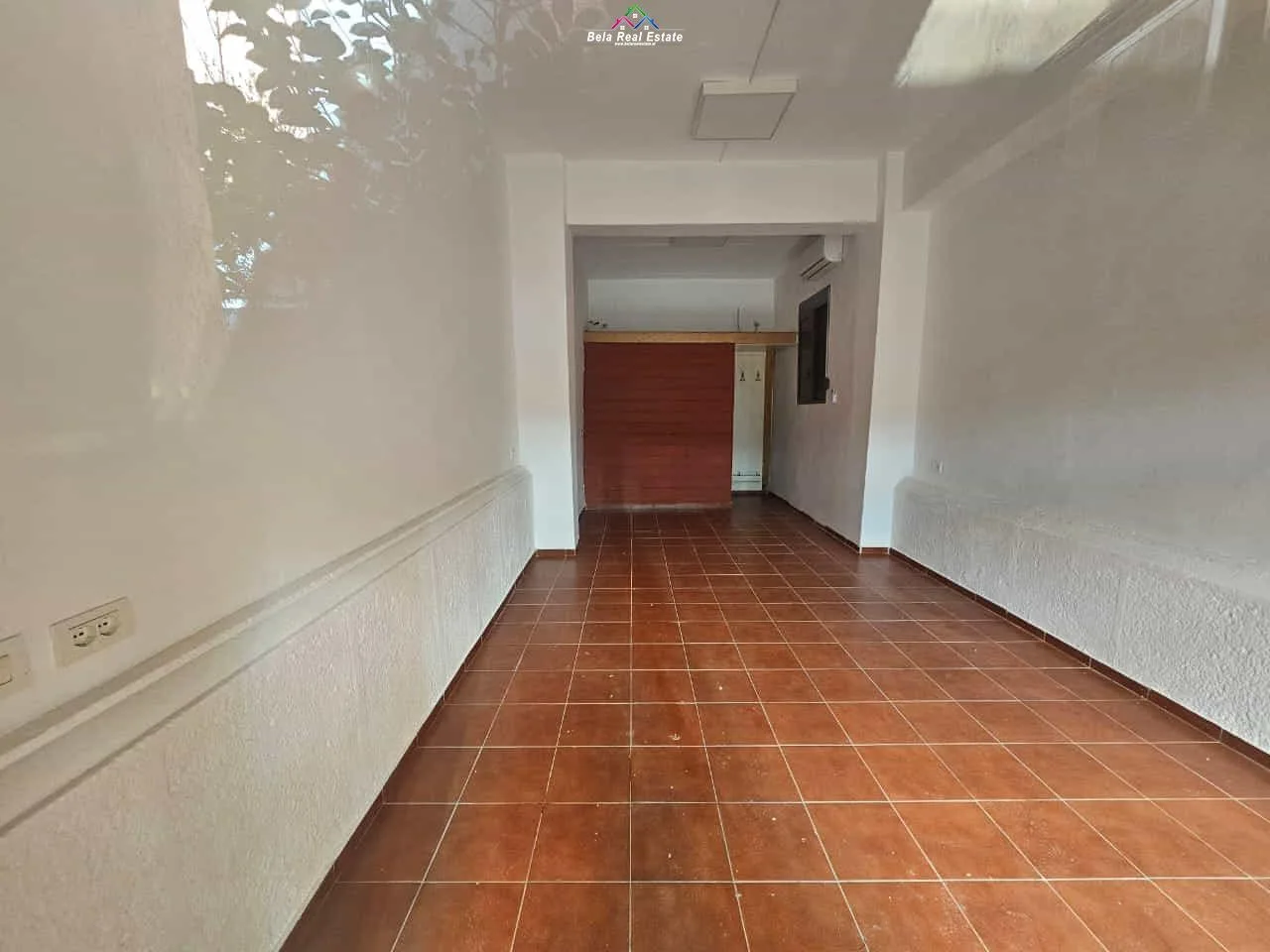 Dyqan Me Qera Prane Rruges se Elbasanit (ID BD21782) Tirane