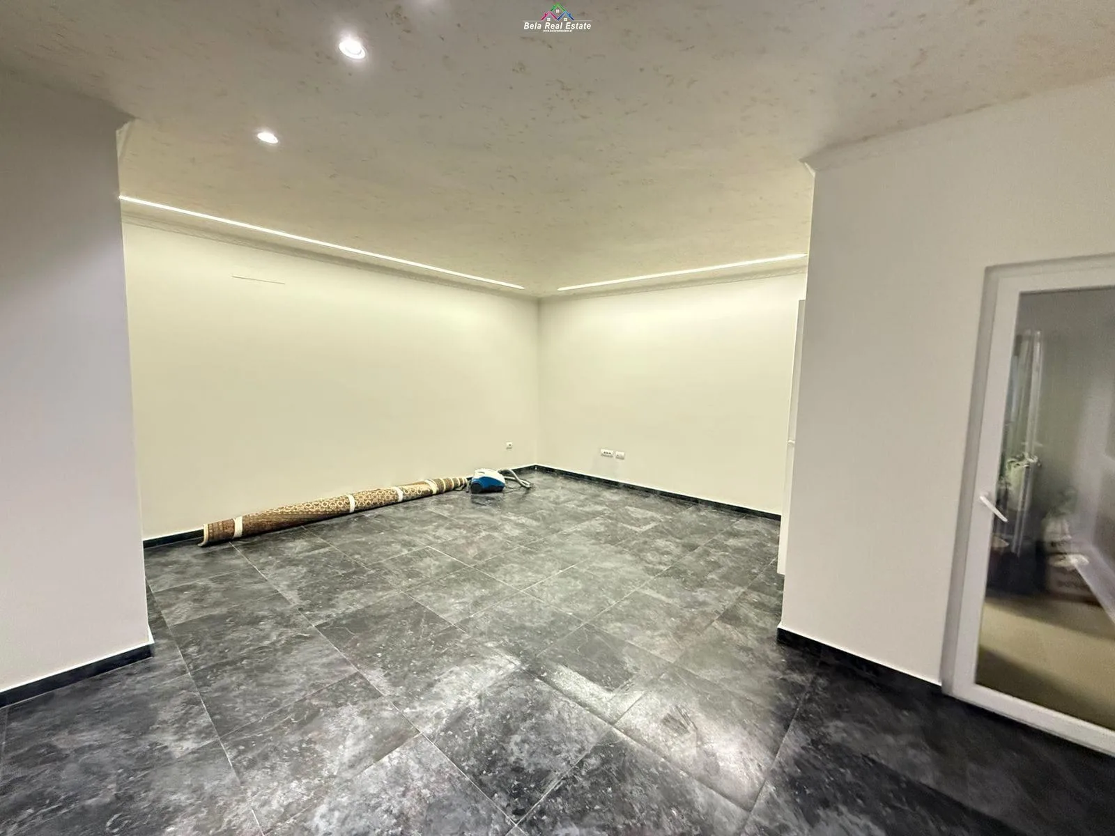 Zyre Me Qera 2+1 Tek Zogu i Zi (ID BZ2767) Tirane
