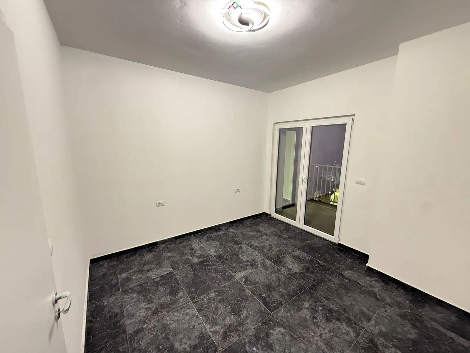 Zyre Me Qera 2+1 Tek Zogu i Zi (ID BZ2767) Tirane