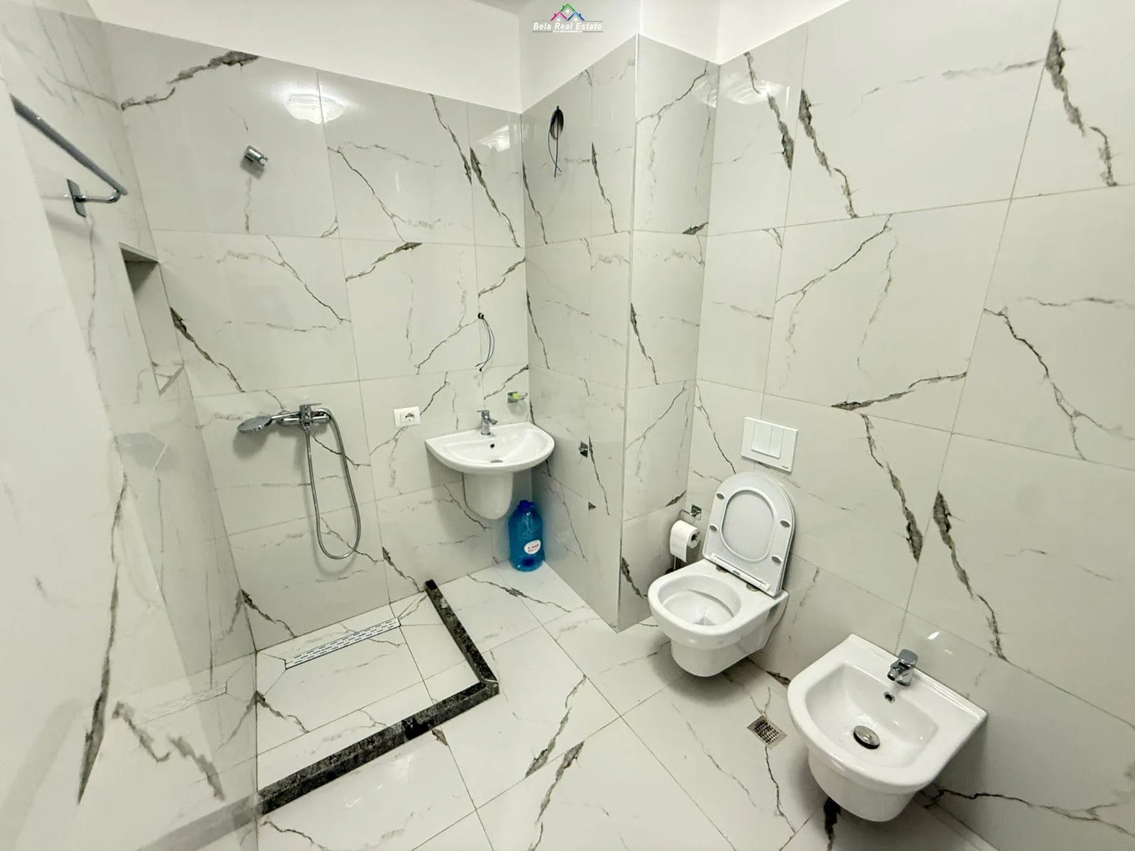 Zyre Me Qera 2+1 Tek Zogu i Zi (ID BZ2767) Tirane
