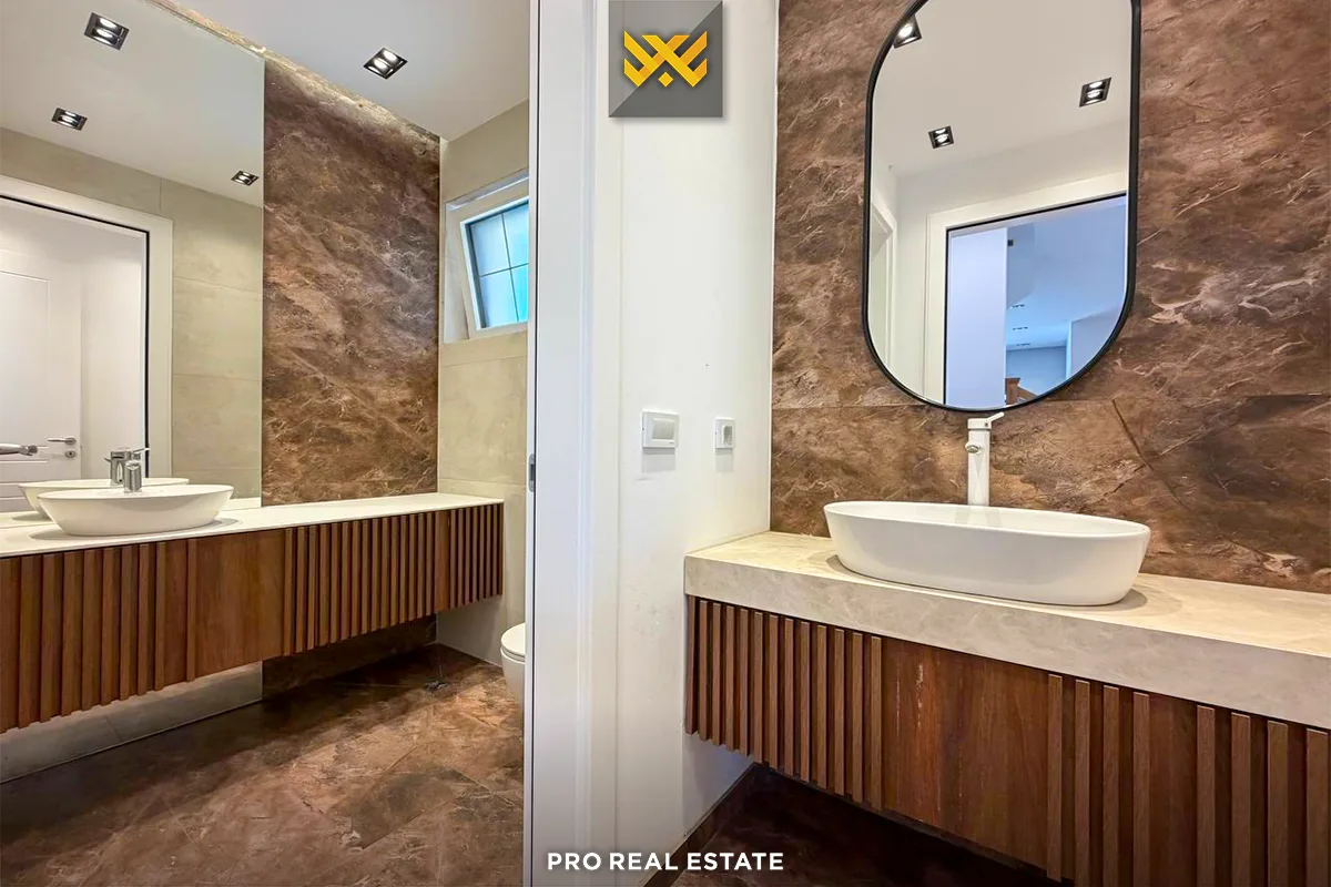 Shtëpi 300m² me #QIRA në Royal Green Residence