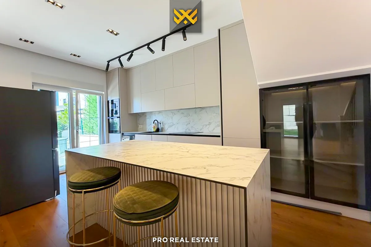 Shtëpi 300m² me #QIRA në Royal Green Residence