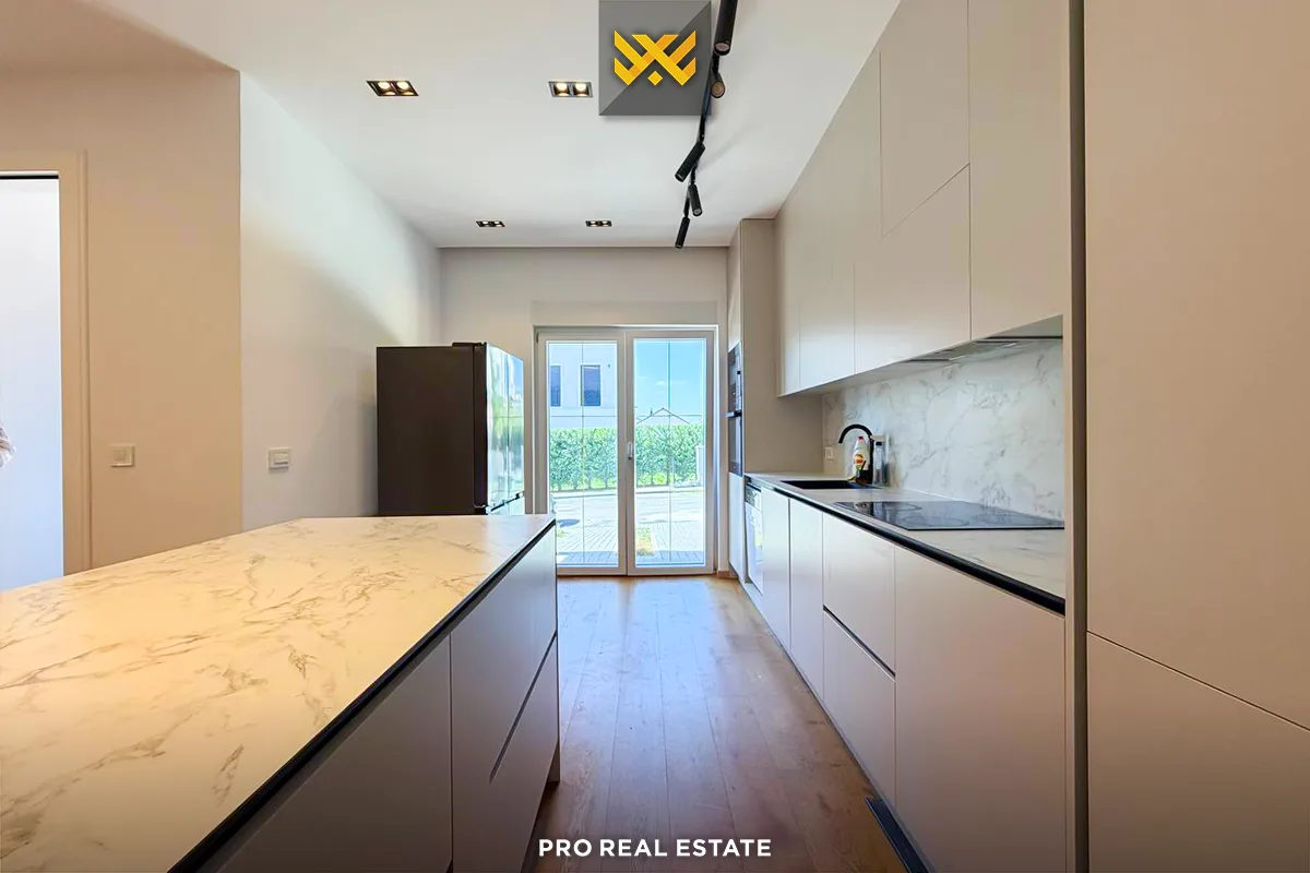 Shtëpi 300m² me #QIRA në Royal Green Residence