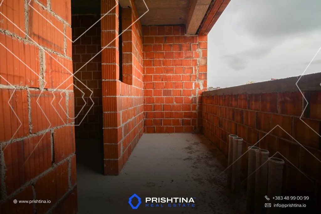 Objekt me qira 1500m² në Veternik