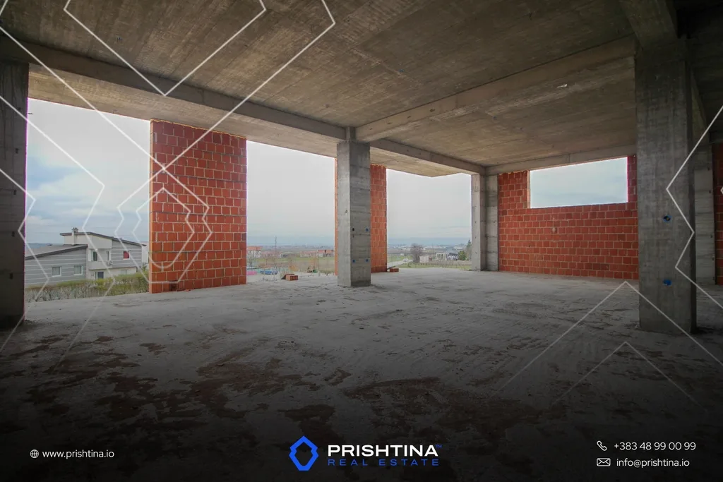 Objekt me qira 1500m² në Veternik
