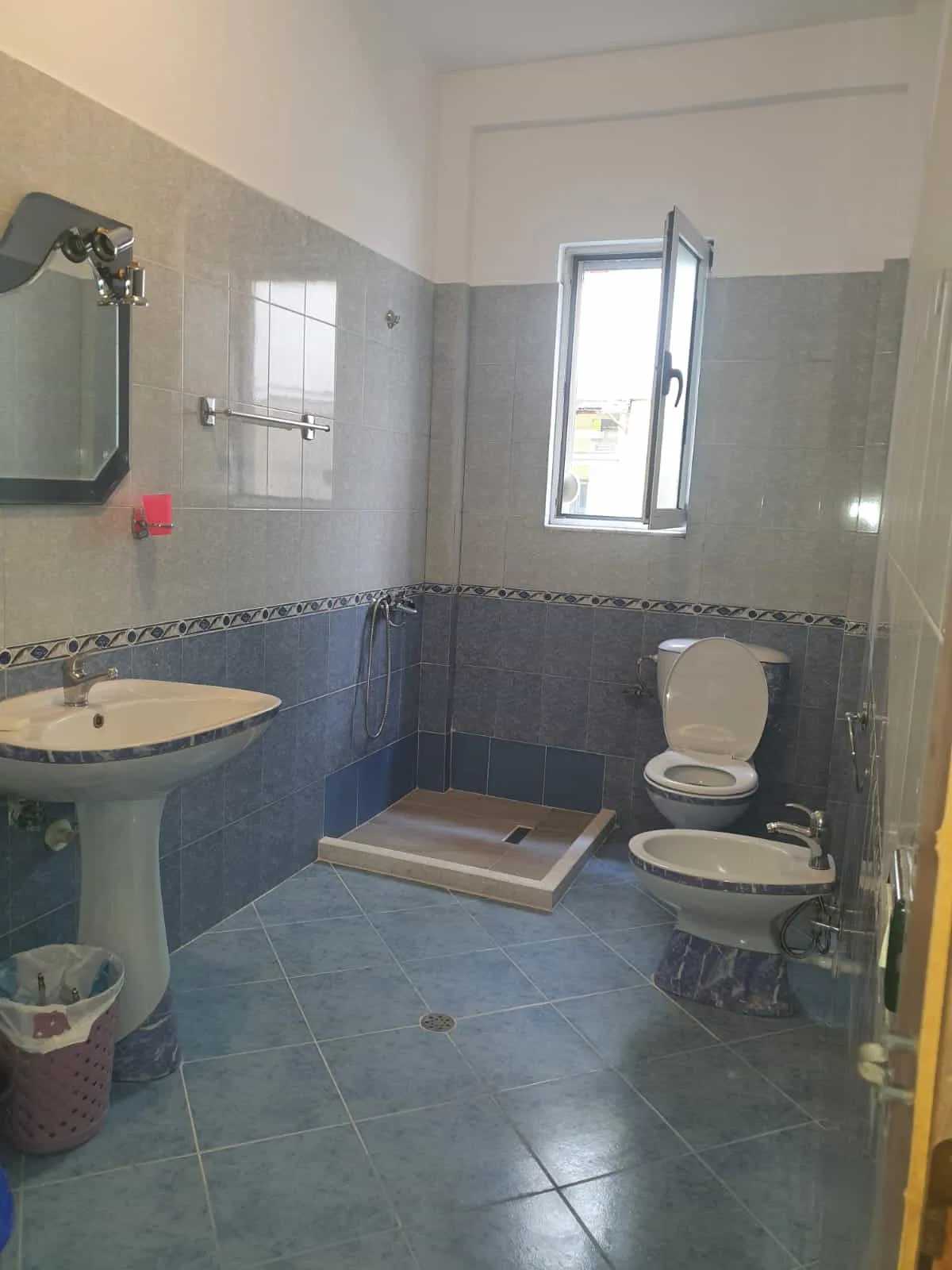 Apartament Me Qera 3+1 Tek Komuna E Parisit (ID B230159) Tirane.