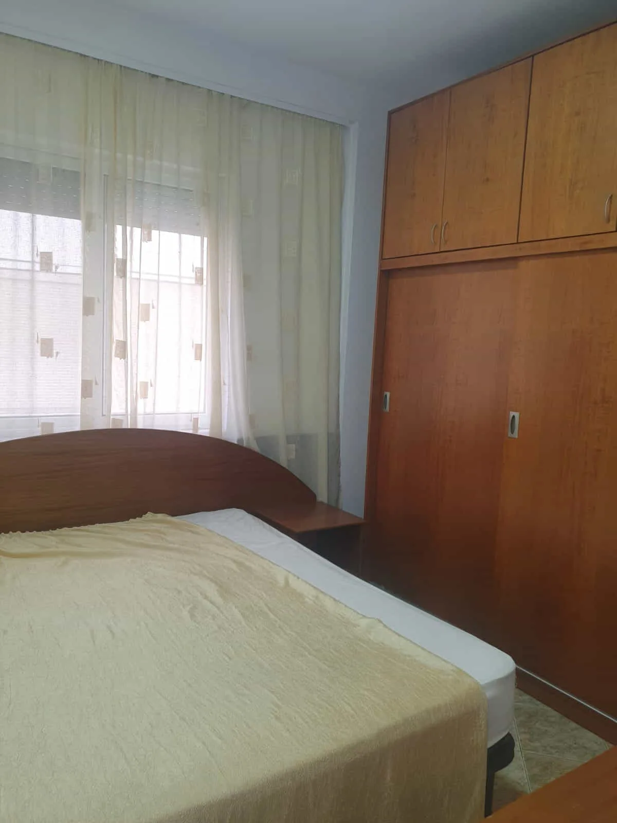 Apartament Me Qera 3+1 Tek Komuna E Parisit (ID B230159) Tirane.