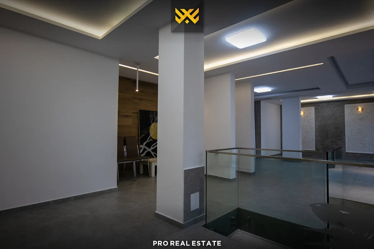 Lokal 73m² + 32m² për #SHITJE në Dardani.