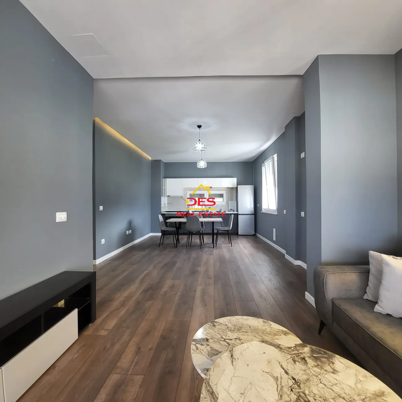 Jepet me qira super apartament 2+1+2, kopshti botanik, tiranë.