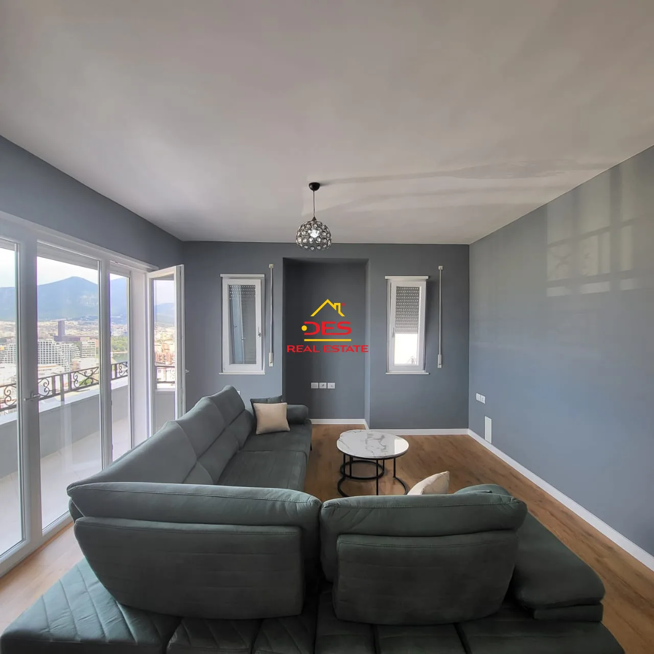 Jepet me qira super apartament 2+1+2, kopshti botanik, tiranë.
