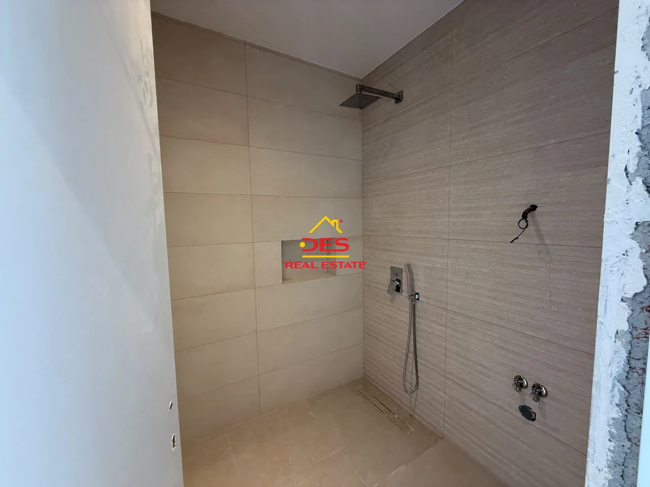 Shitet apartament 2+1 në uji të ftohtë, pranë marina bay – vlorë