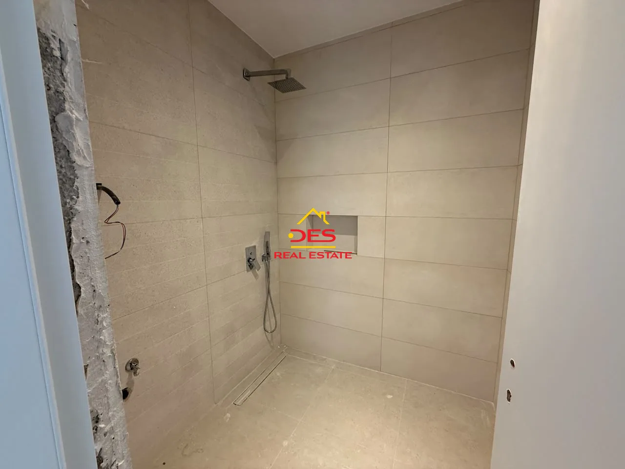 Shitet apartament 2+1 në uji të ftohtë, pranë marina bay – vlorë