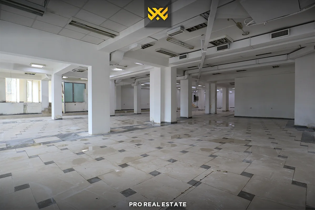 Lokal 434m² për #SHITJE në Bregun e Diellit.