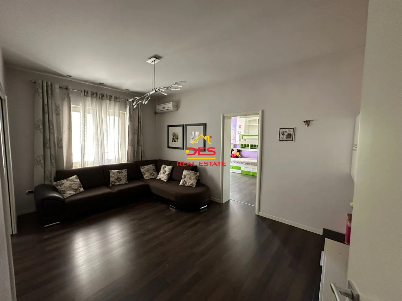 Jepet me qira apartament 2+1 qendër, elbasan.