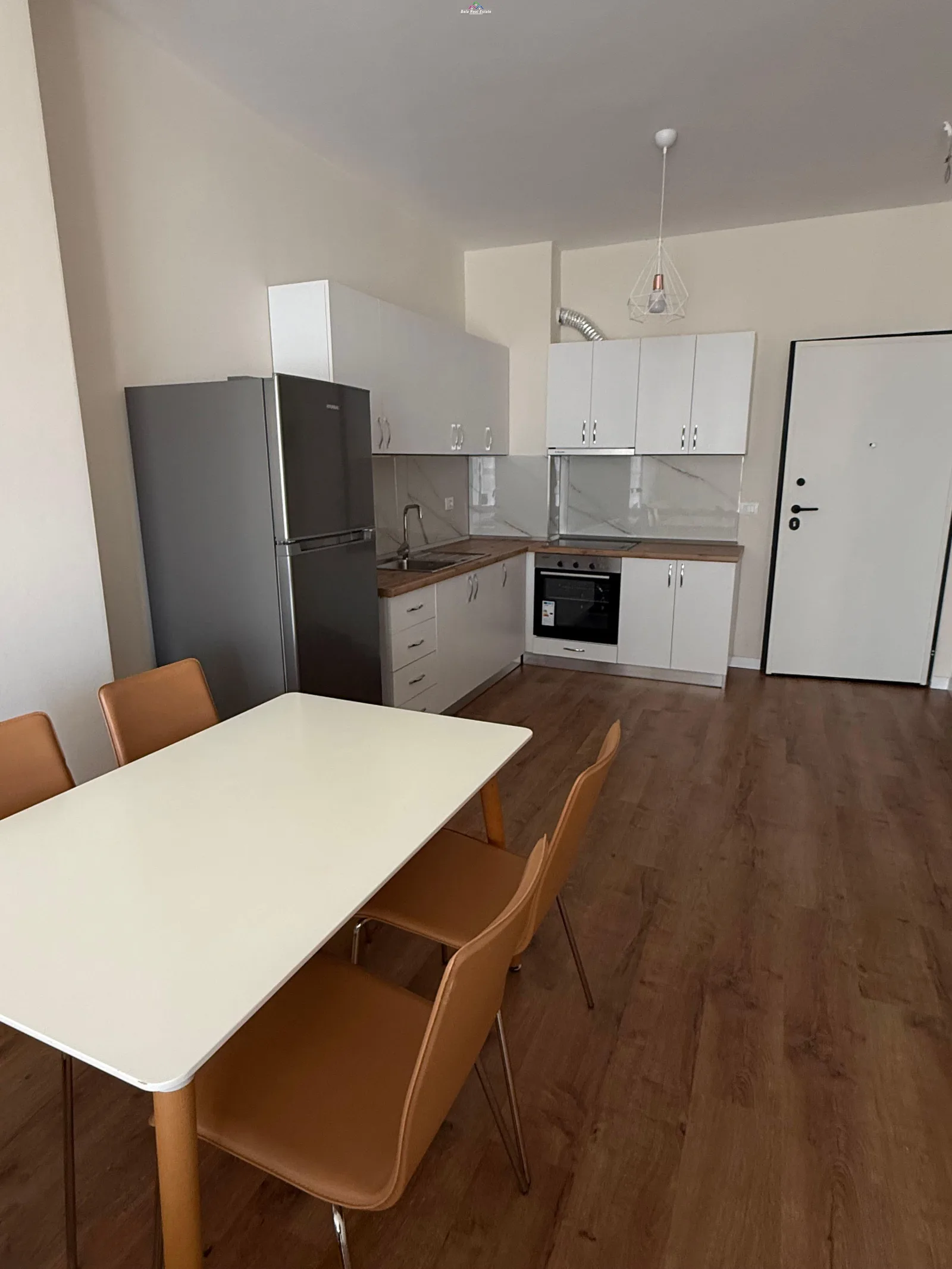 Apartament Me Qera 1+1 Ne 5 Maj ( ID B2101516) Tirane