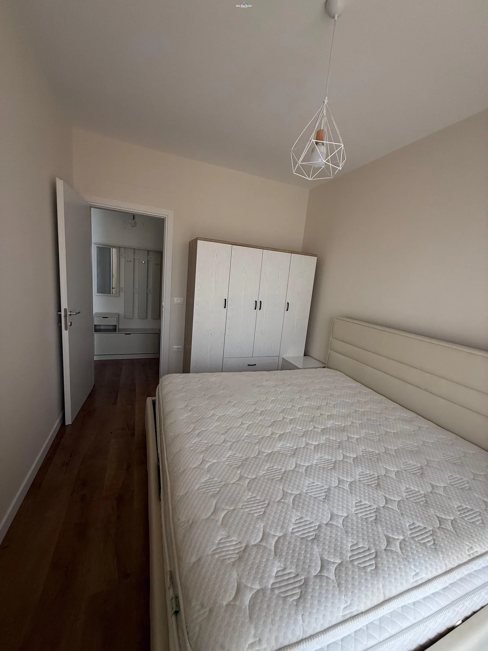 Apartament Me Qera 1+1 Ne 5 Maj ( ID B2101516) Tirane