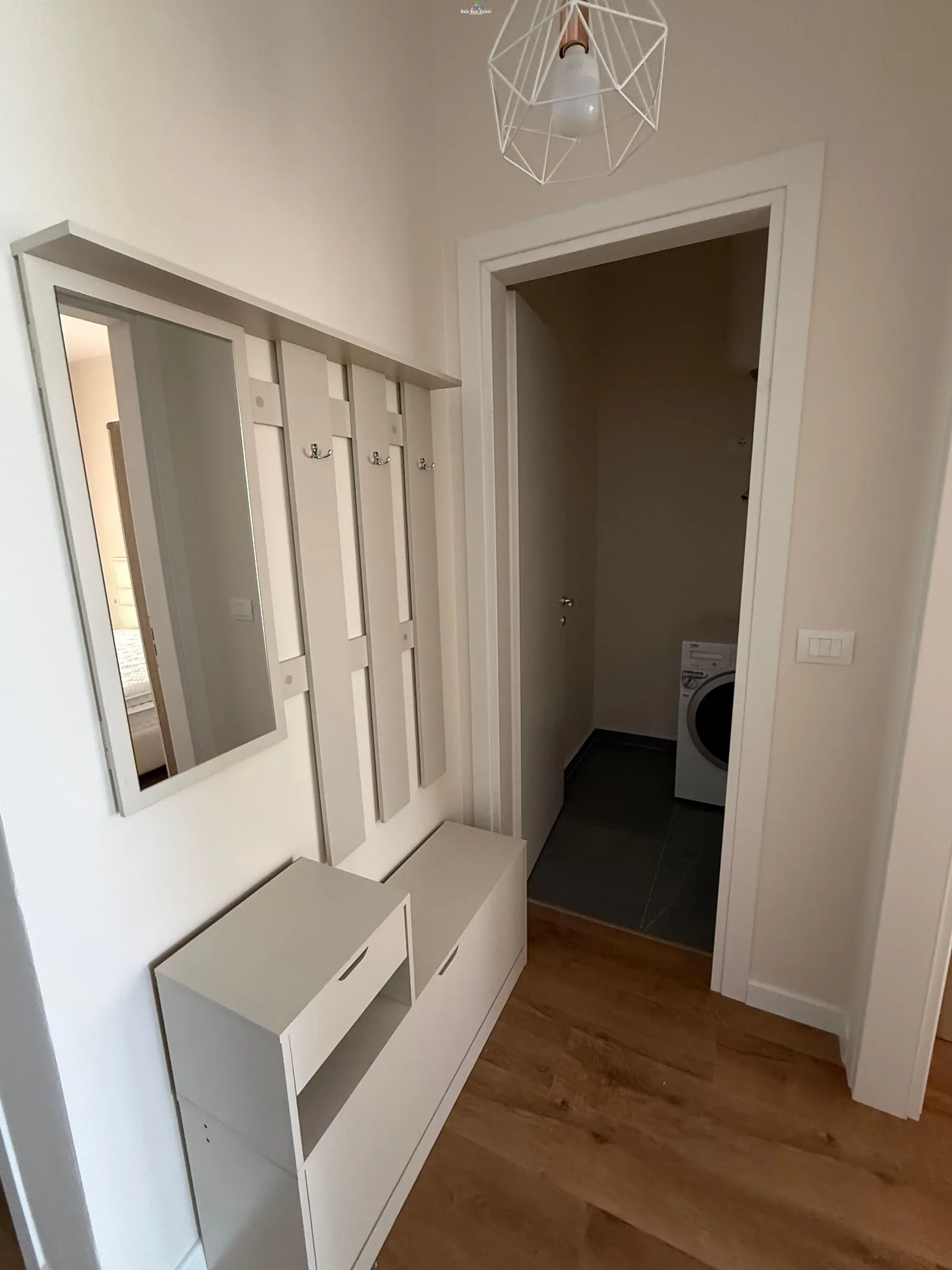 Apartament Me Qera 1+1 Ne 5 Maj ( ID B2101516) Tirane