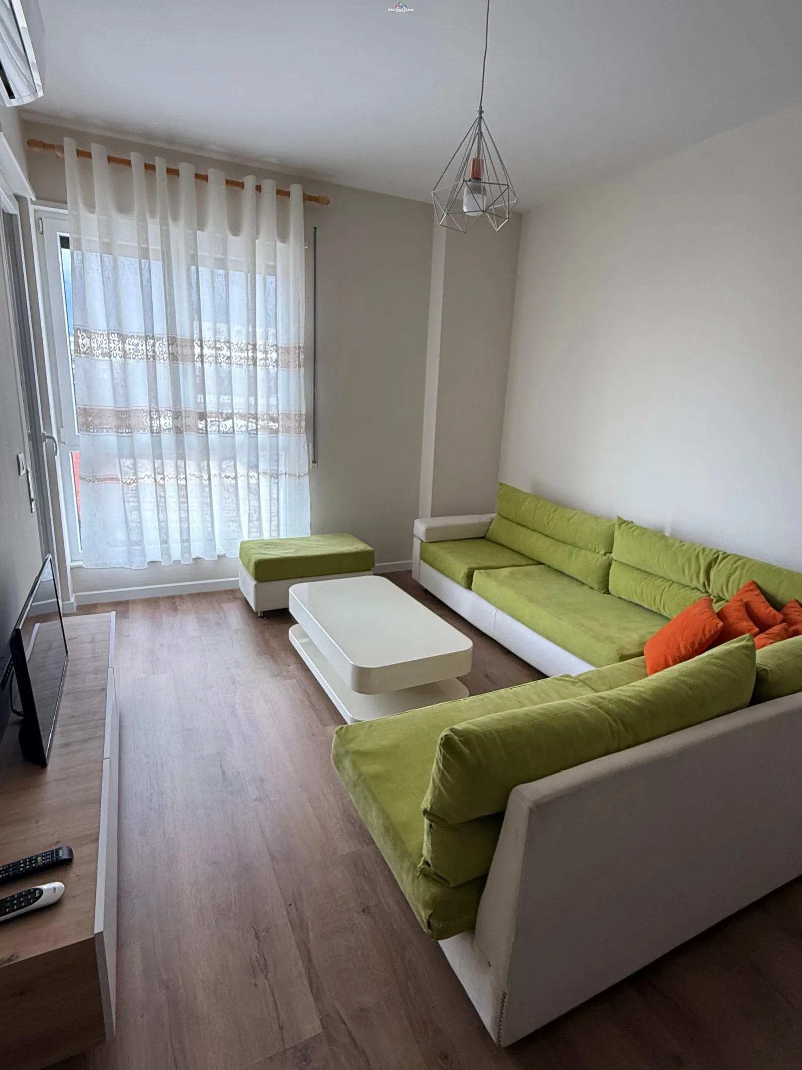 Apartament Me Qera 1+1 Ne 5 Maj ( ID B2101516) Tirane