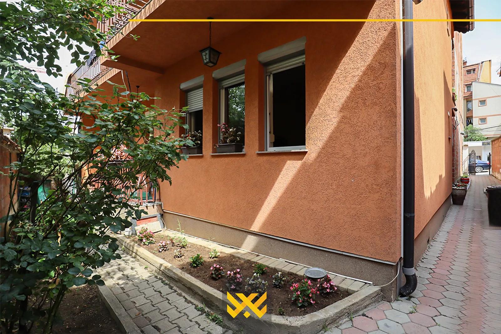 Shtëpi 300m² në #SHITJE në Lagjen e Muhaxherëve.