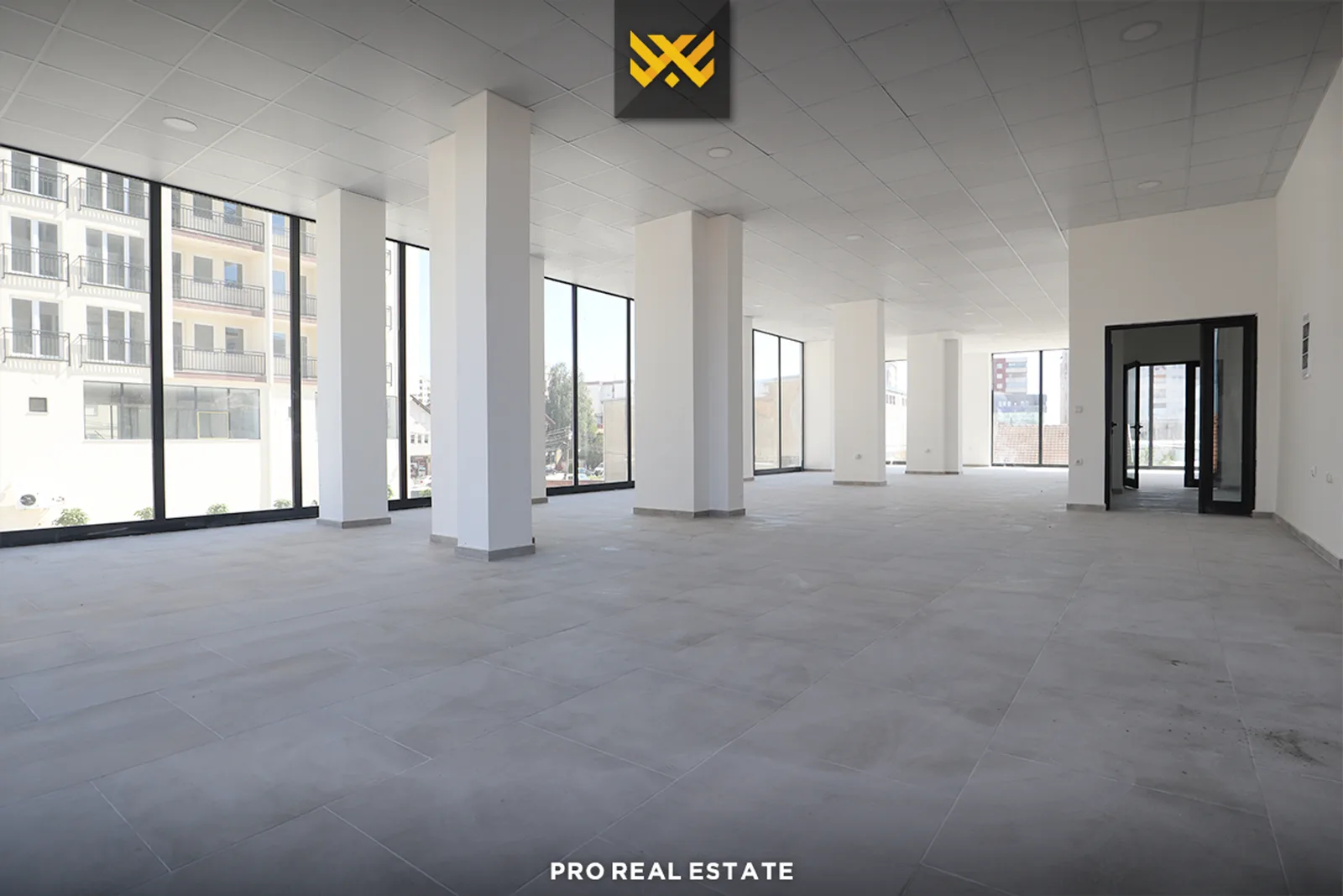 Objekt 2456m² me #QIRA në Fushë Kosovë.
