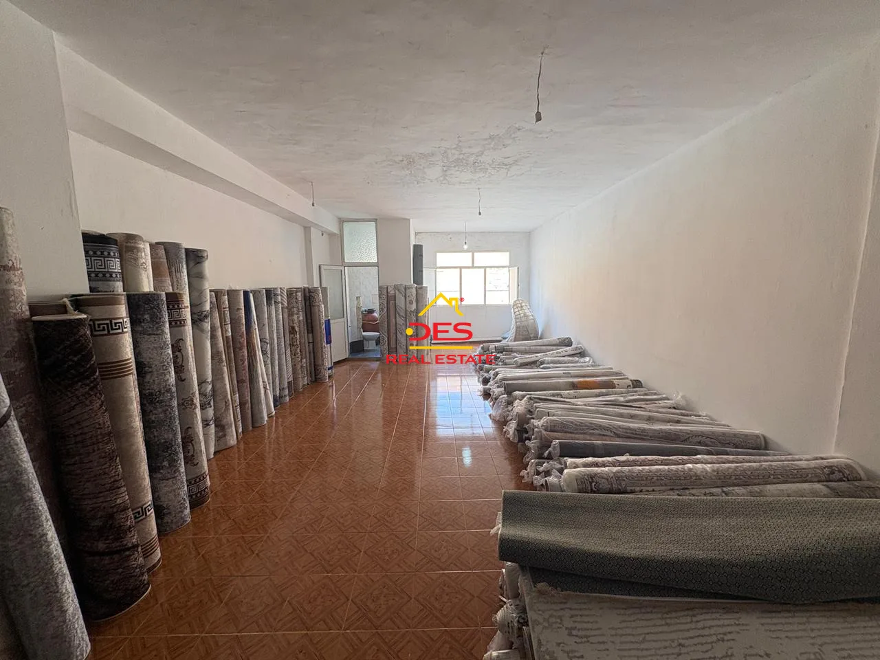 Shitet ndërtesë dy-katëshe te tregu i madh, vlorë