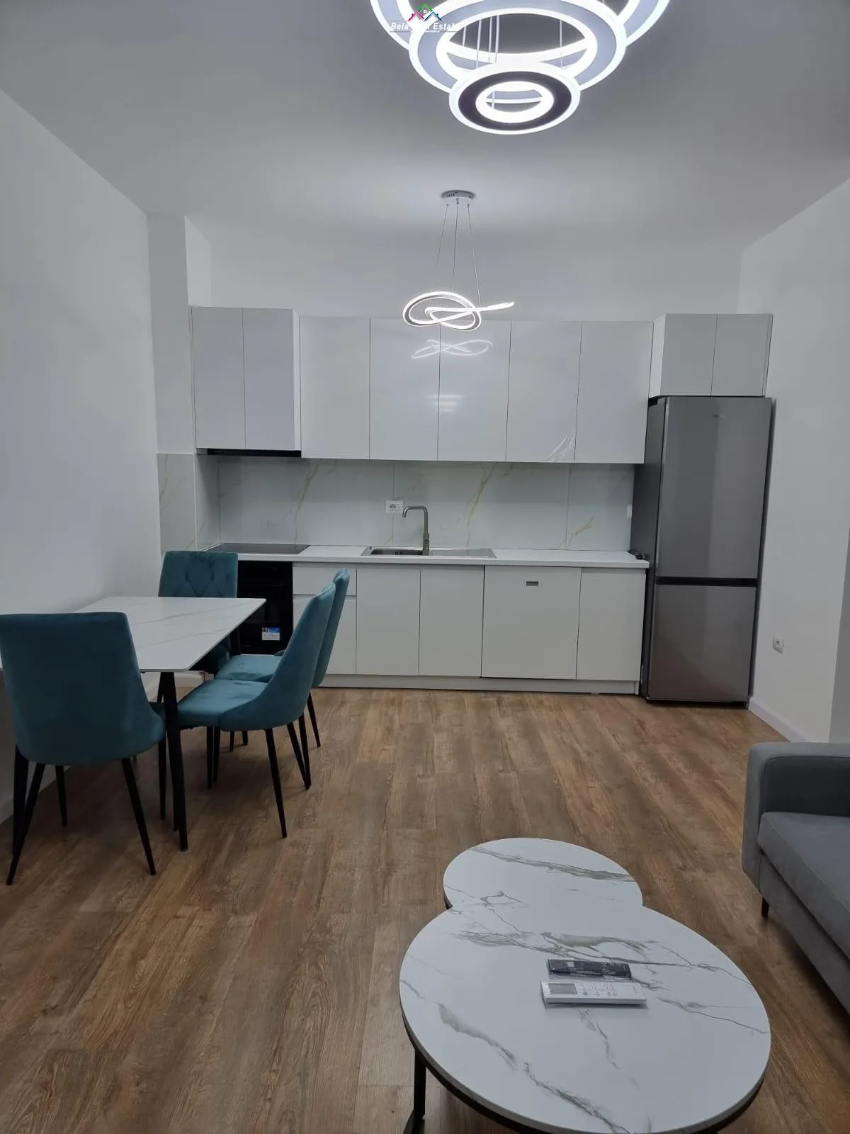 Apartament Me Qera 1+1 Tek Komuna e Parisit (ID B2101500) Tirane