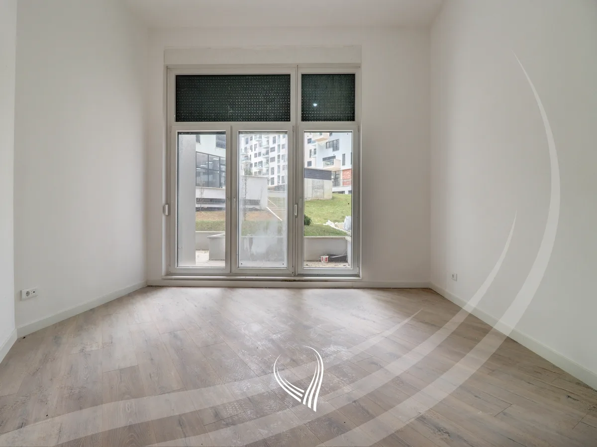 Zyre me 4 dhoma pune me qira në lagjen Mati 1 – Kodrina