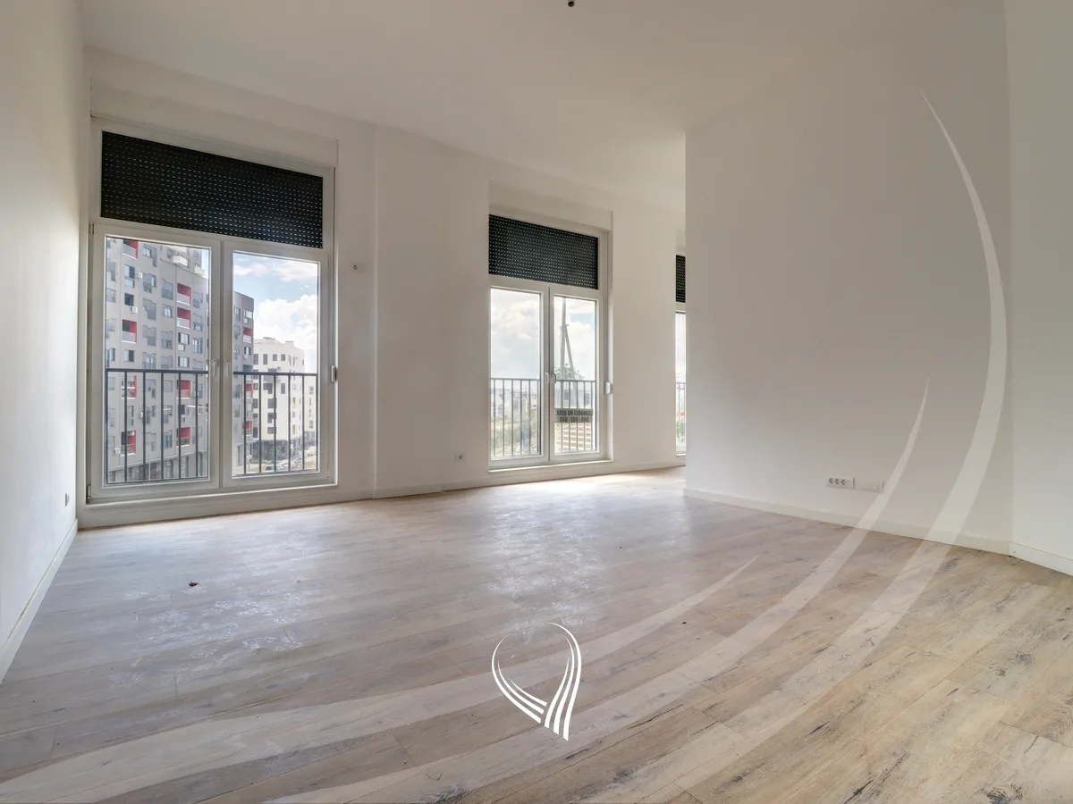 Zyre me 4 dhoma pune me qira në lagjen Mati 1 – Kodrina