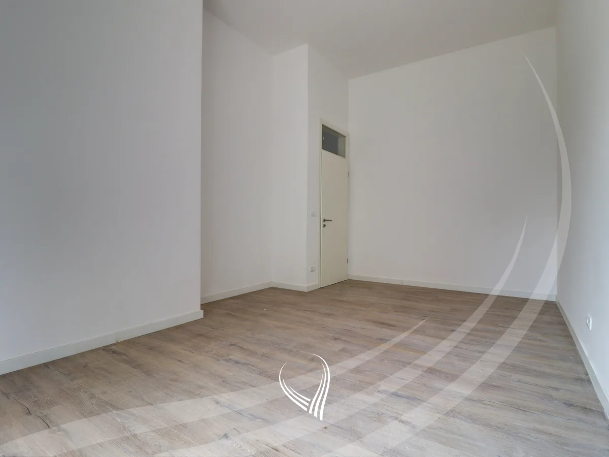 Zyre me 4 dhoma pune me qira në lagjen Mati 1 – Kodrina